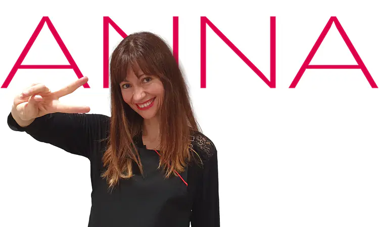 Anna, farmacèutica titular de la farmàcia Sureda